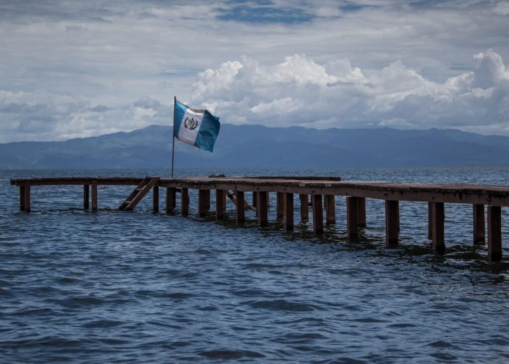 Flagge Guatemalas am Atitlan-See